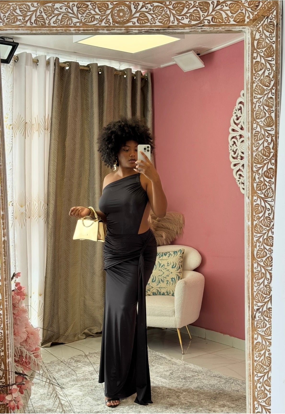 Robe de soirée longue , asymétrique épaule dénudée, découper