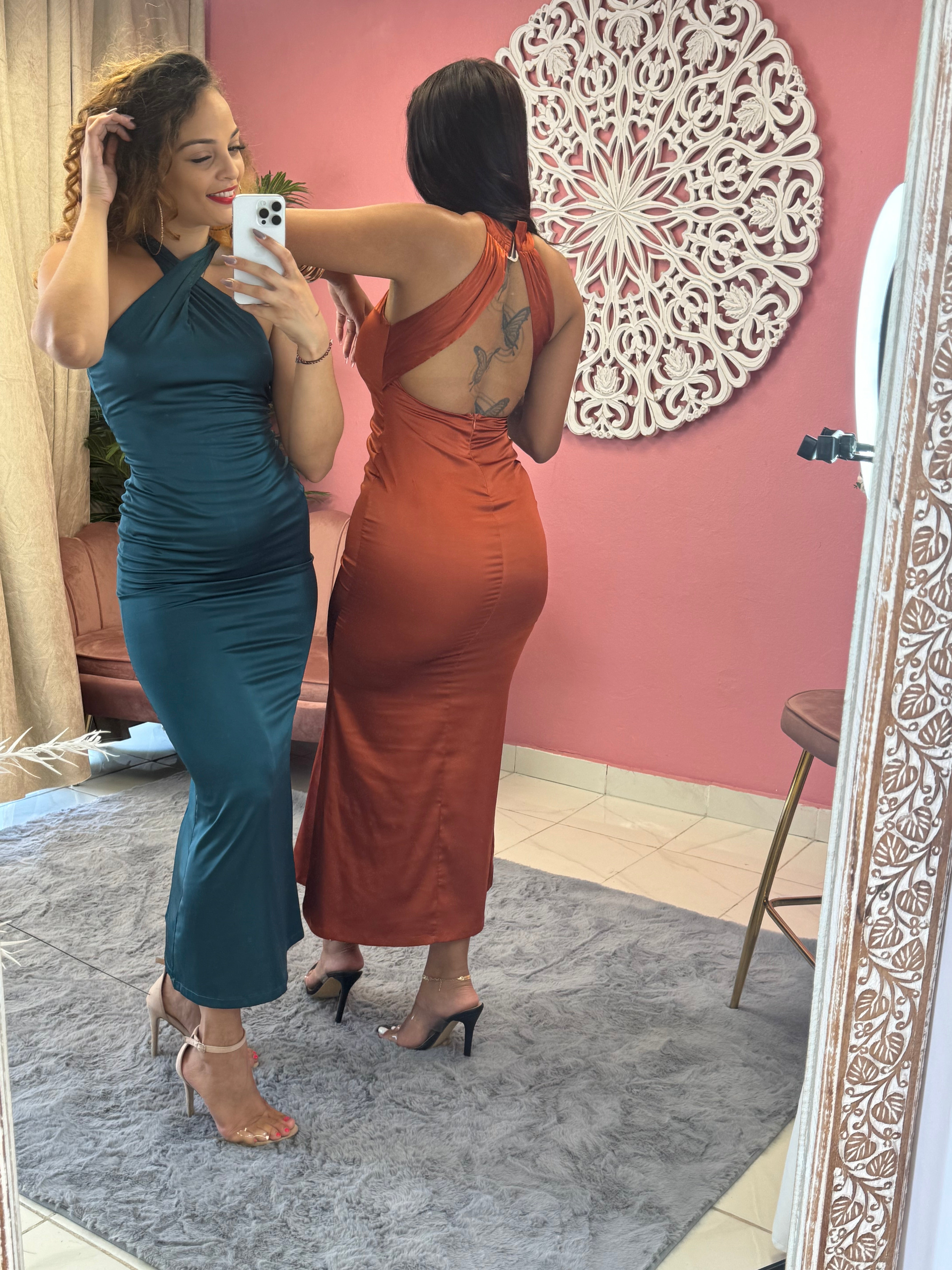 Robe, satin, dos nu
