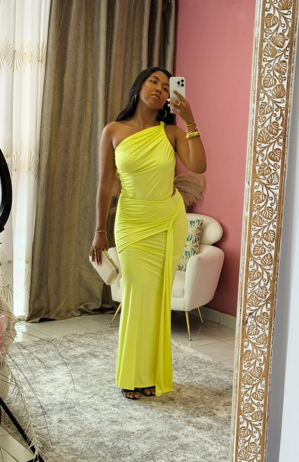 Robe de soirée longue , asymétrique épaule dénudée, découper